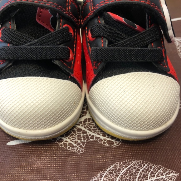 Disney’s Mickey Mouse Baby Boys Court Sneakers Size3 NWT - Picture 5 of 12